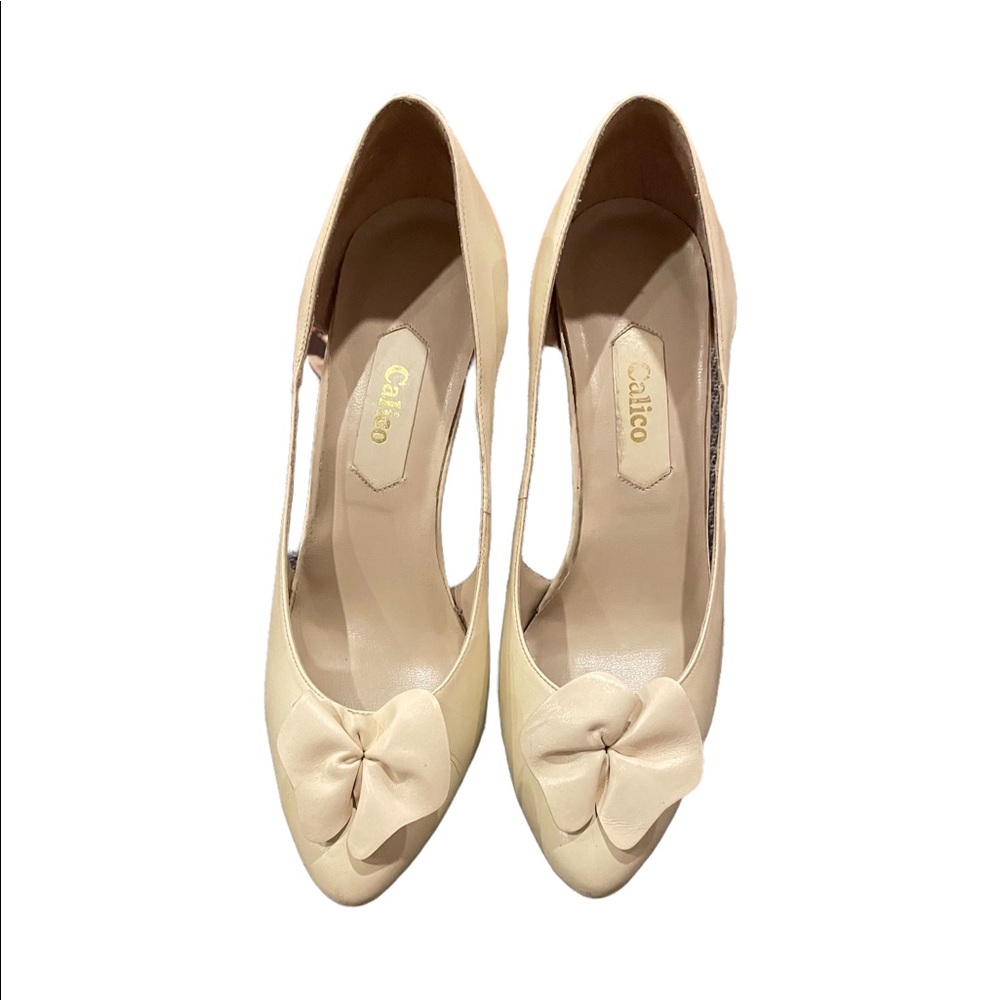 Vintage Calico cream leather cutout heels